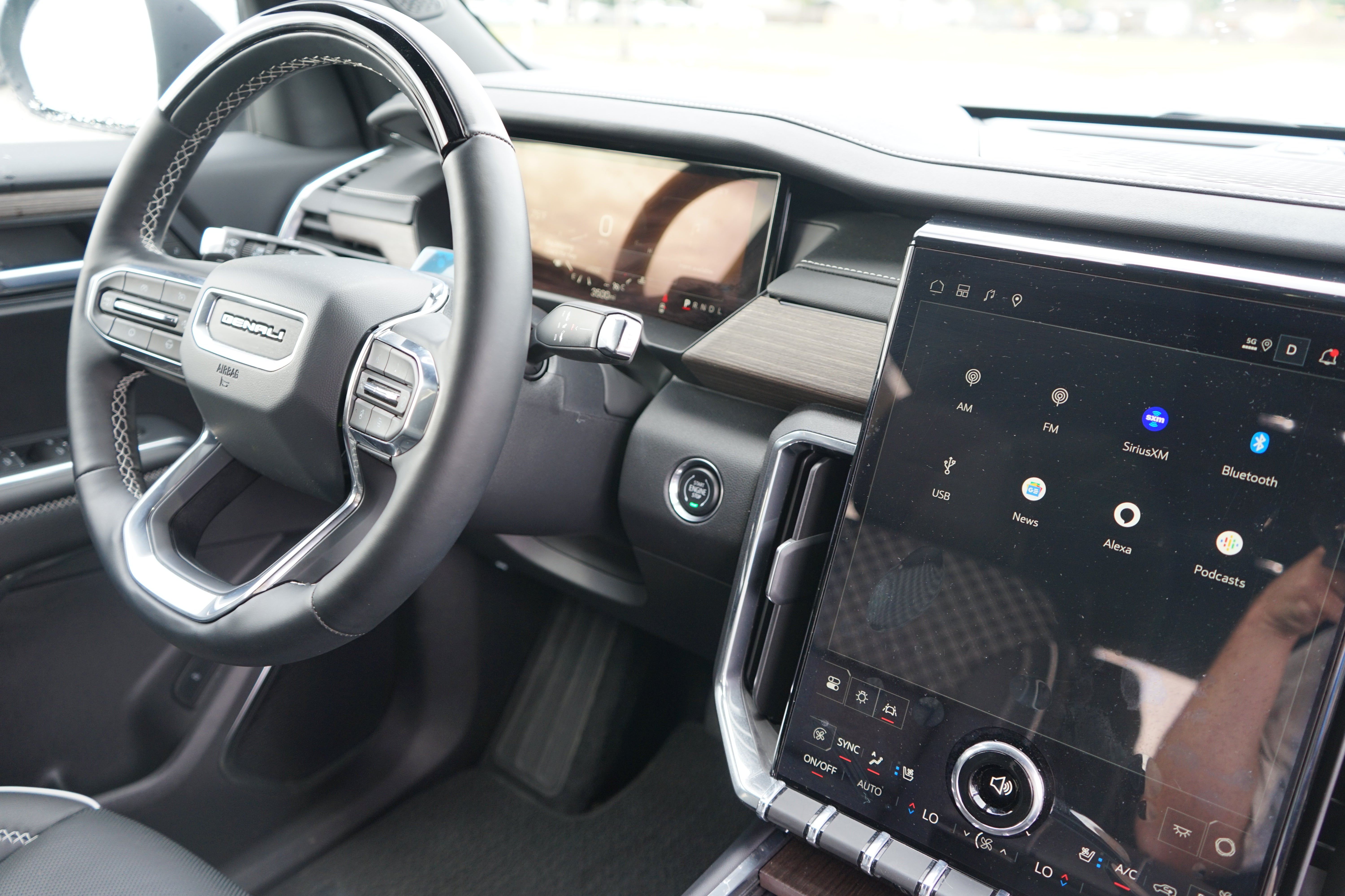 2025 GMC Acadia Denali