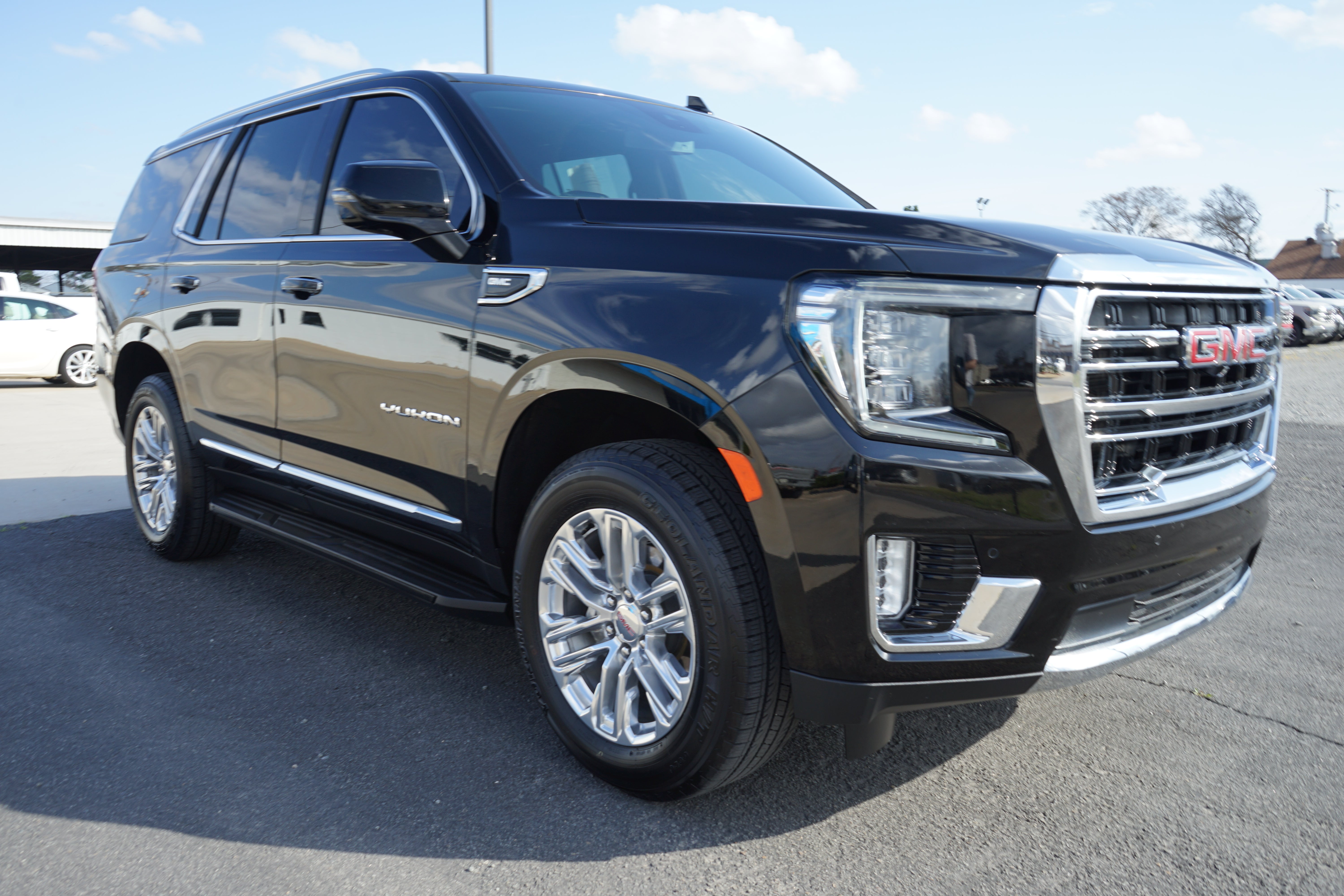 2023 GMC Yukon SLT