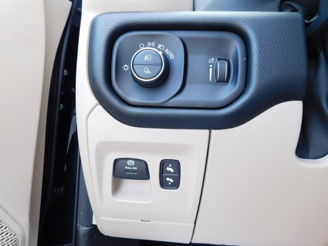 2021 RAM 1500 Big Horn Quad Cab 4x4 6'4' Box