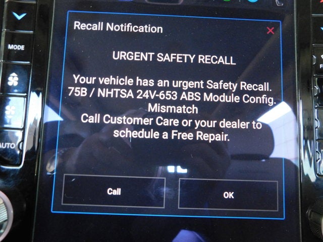 2022 RAM 1500 Laramie Crew Cab 4x4 5'7' Box