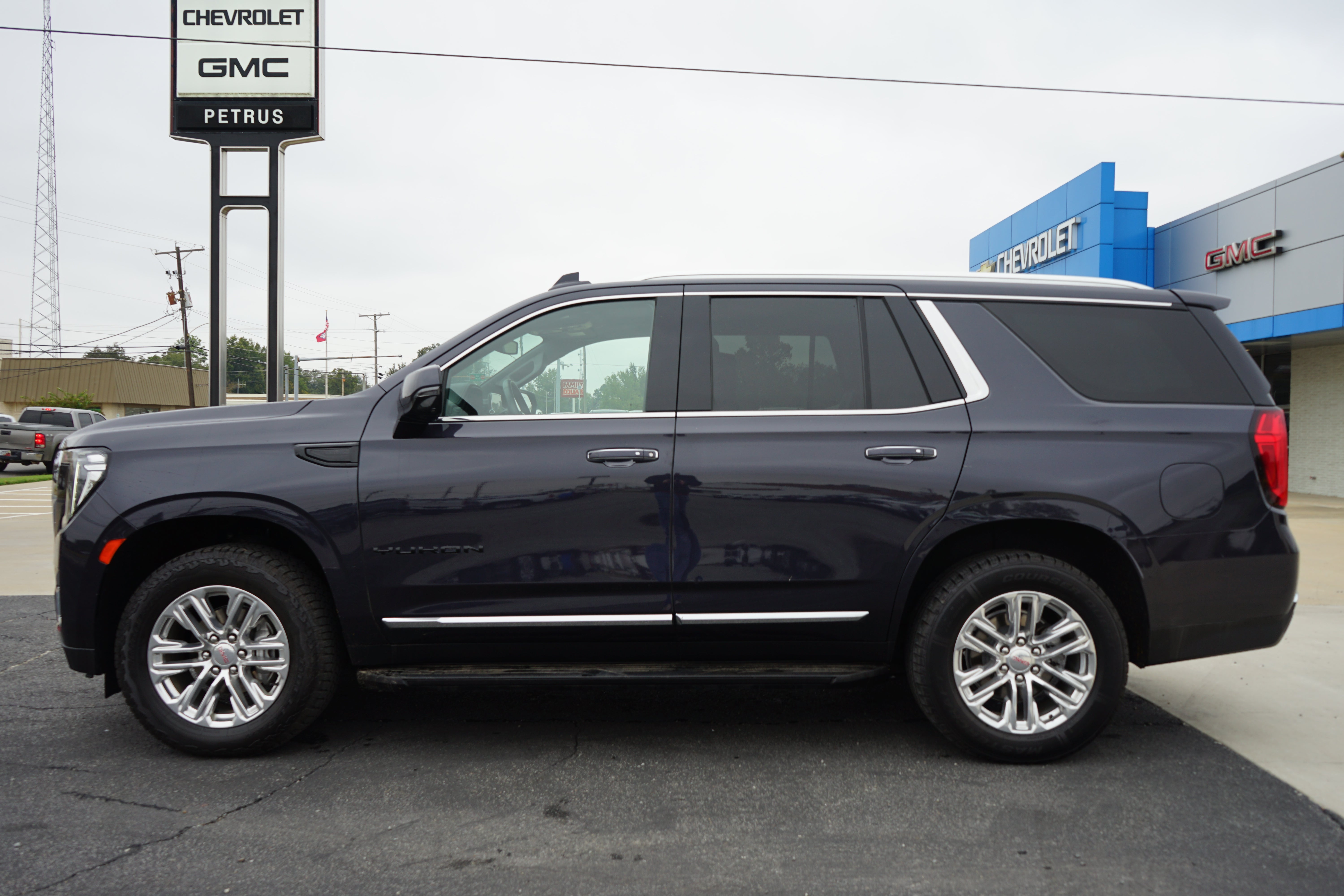 2023 GMC Yukon SLT