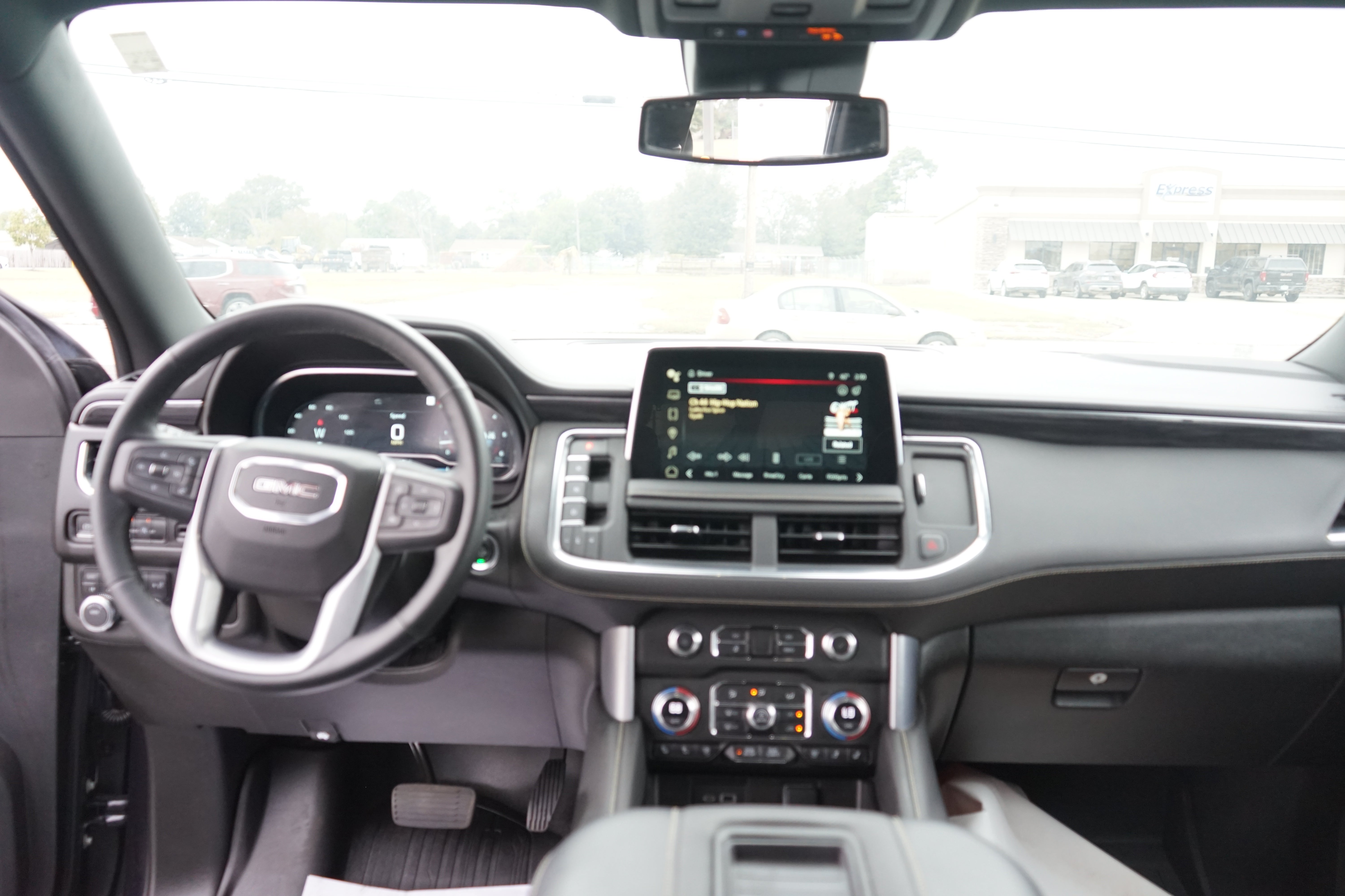 2023 GMC Yukon SLT