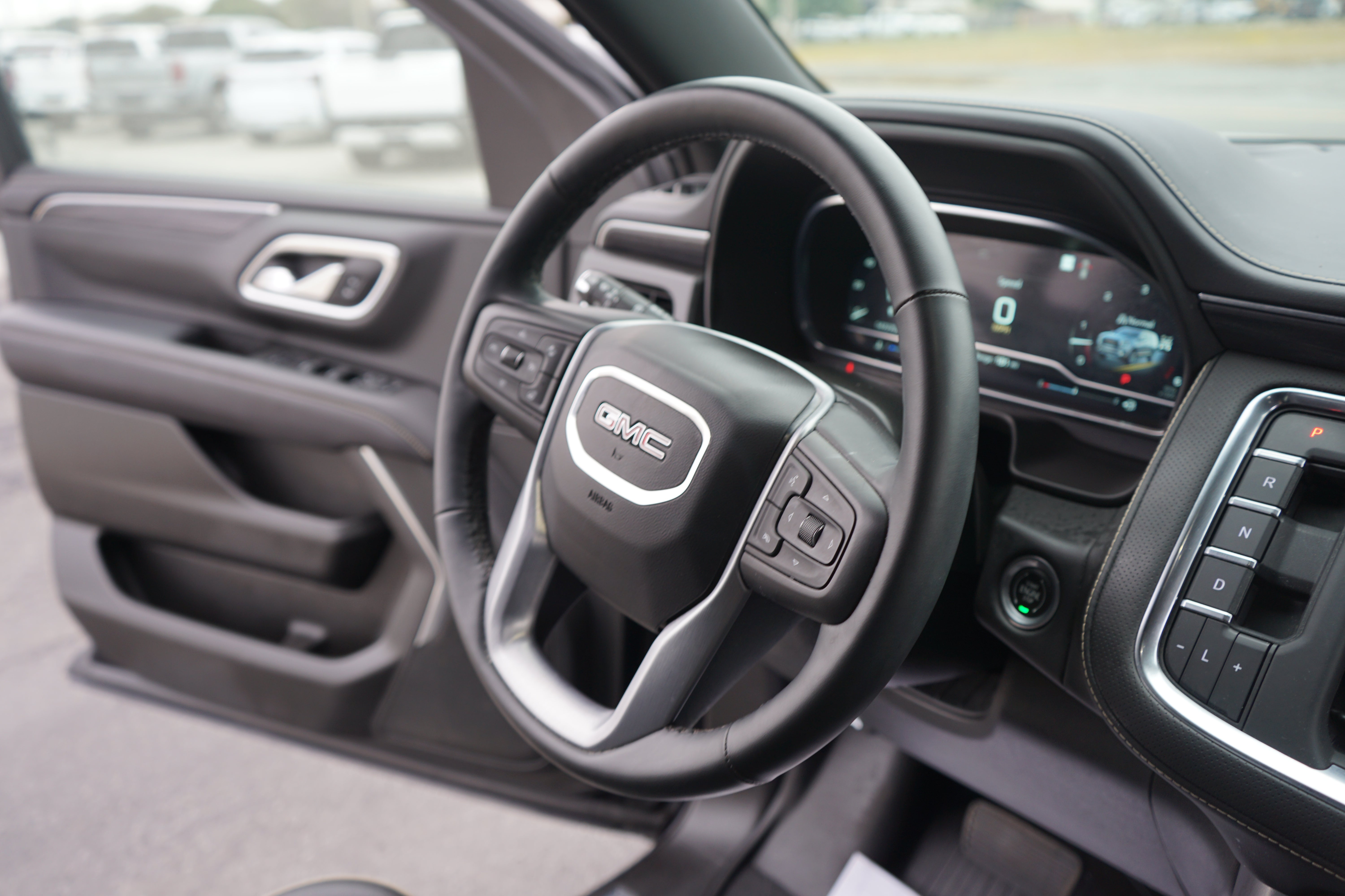 2023 GMC Yukon SLT