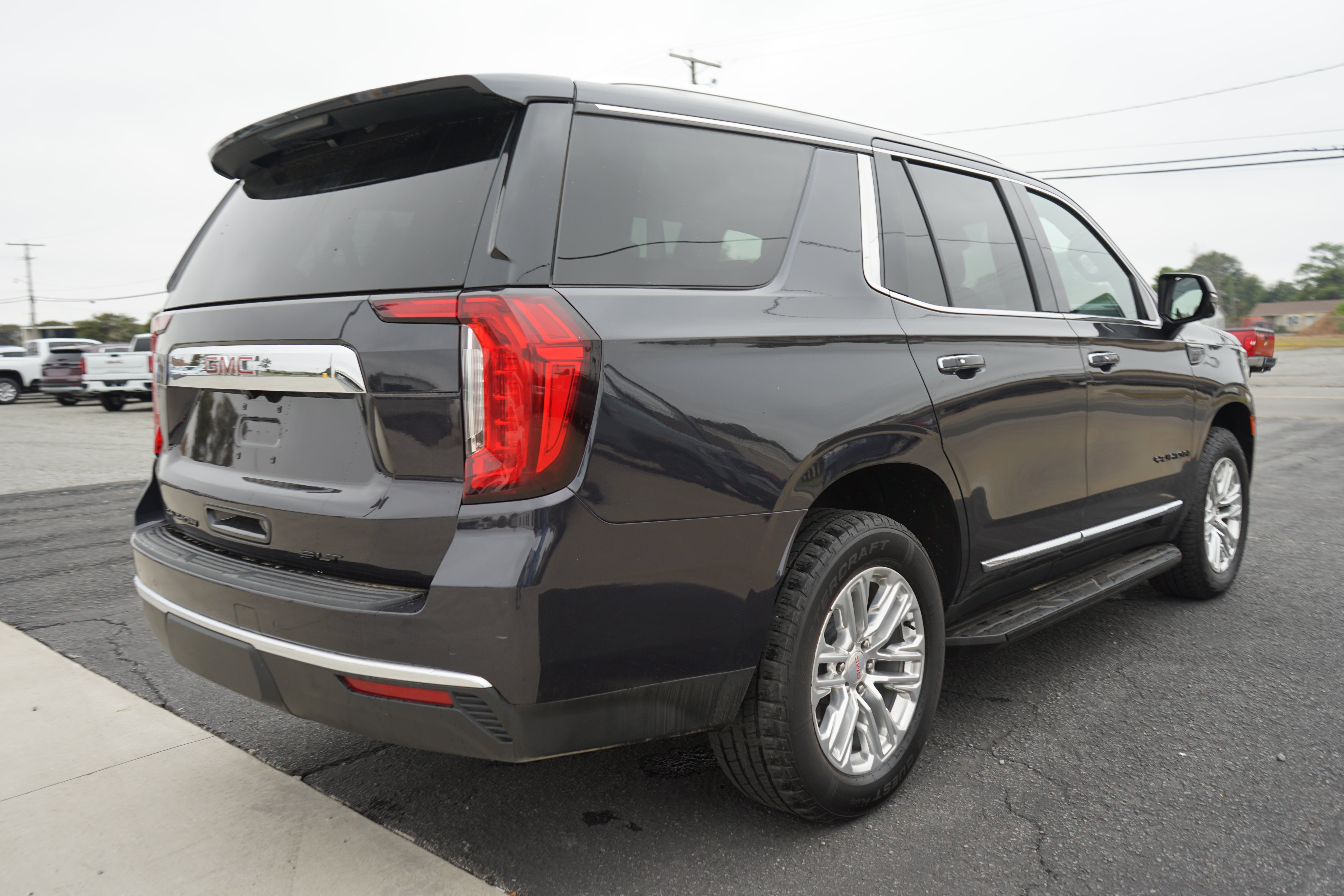 2023 GMC Yukon SLT