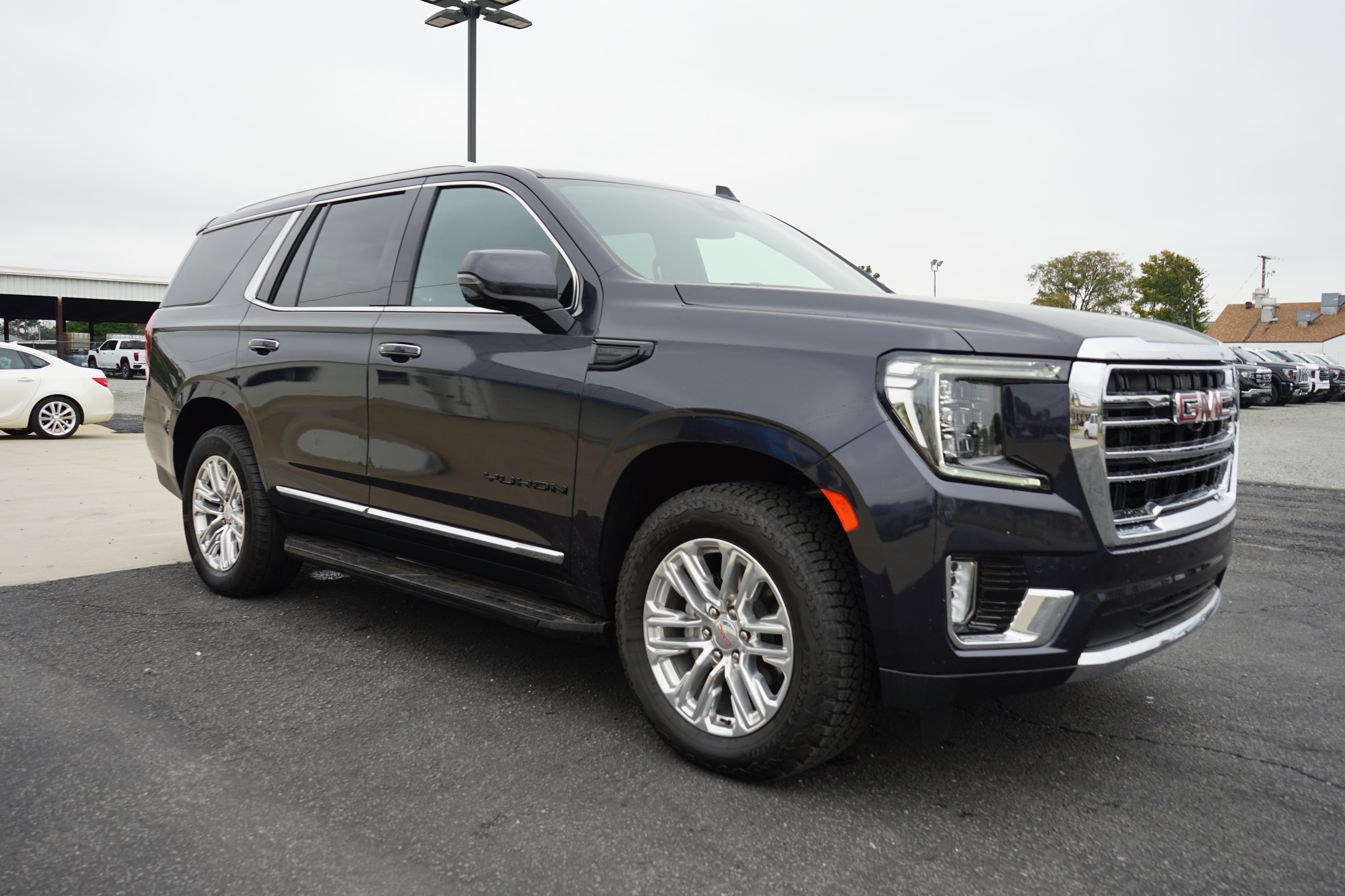 2023 GMC Yukon SLT - Photo 7