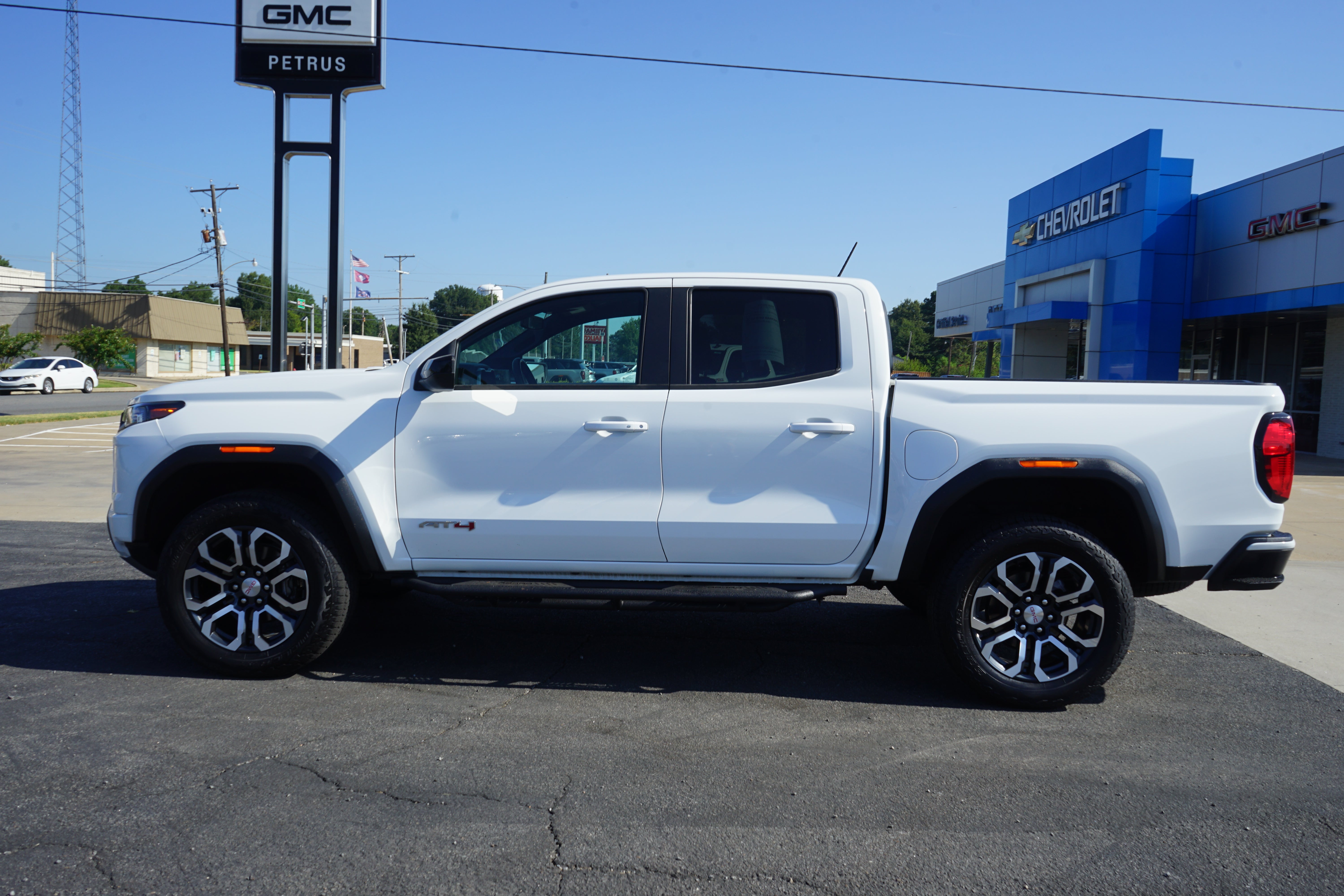 2023 GMC Canyon 4WD AT4