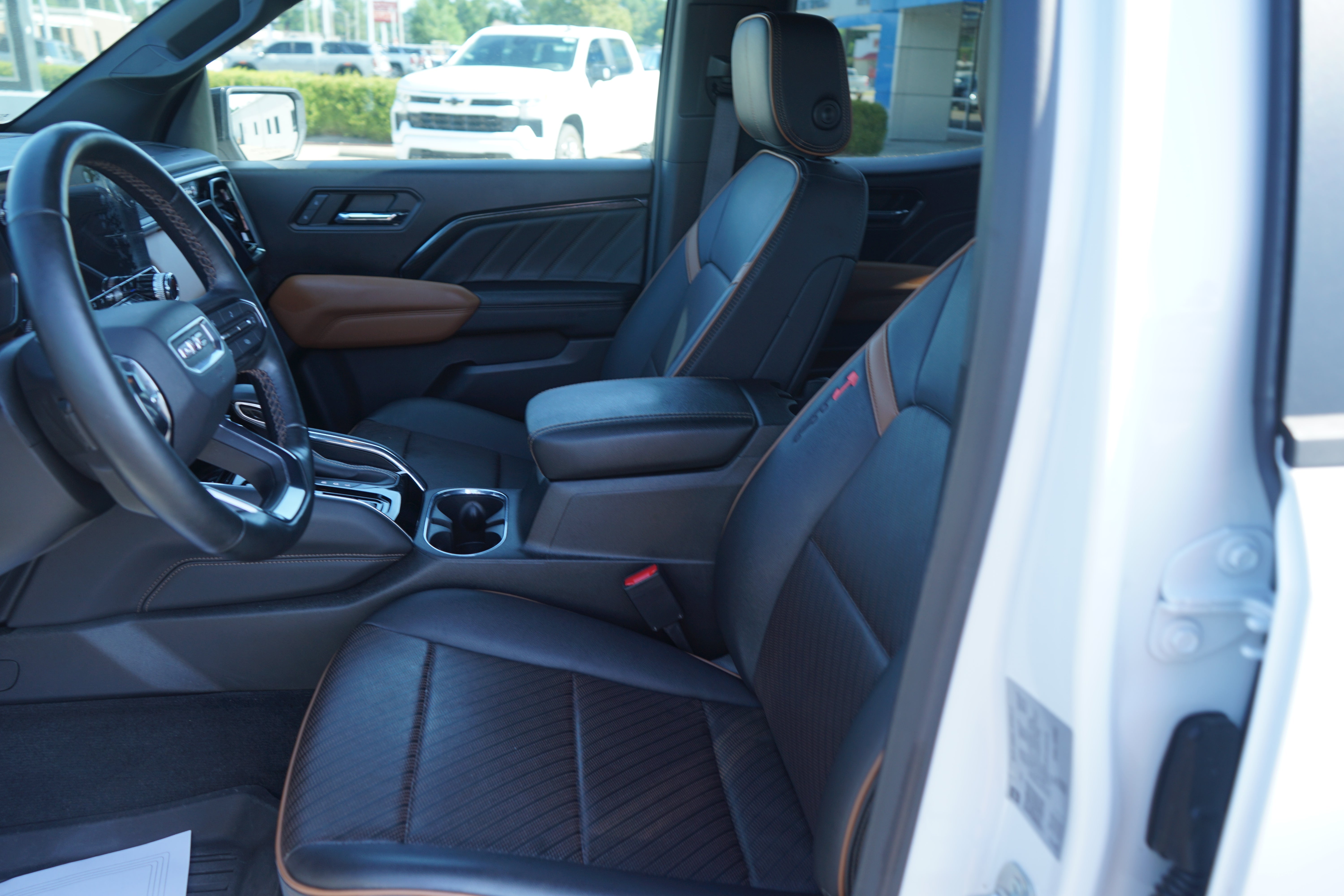 2023 GMC Canyon 4WD AT4
