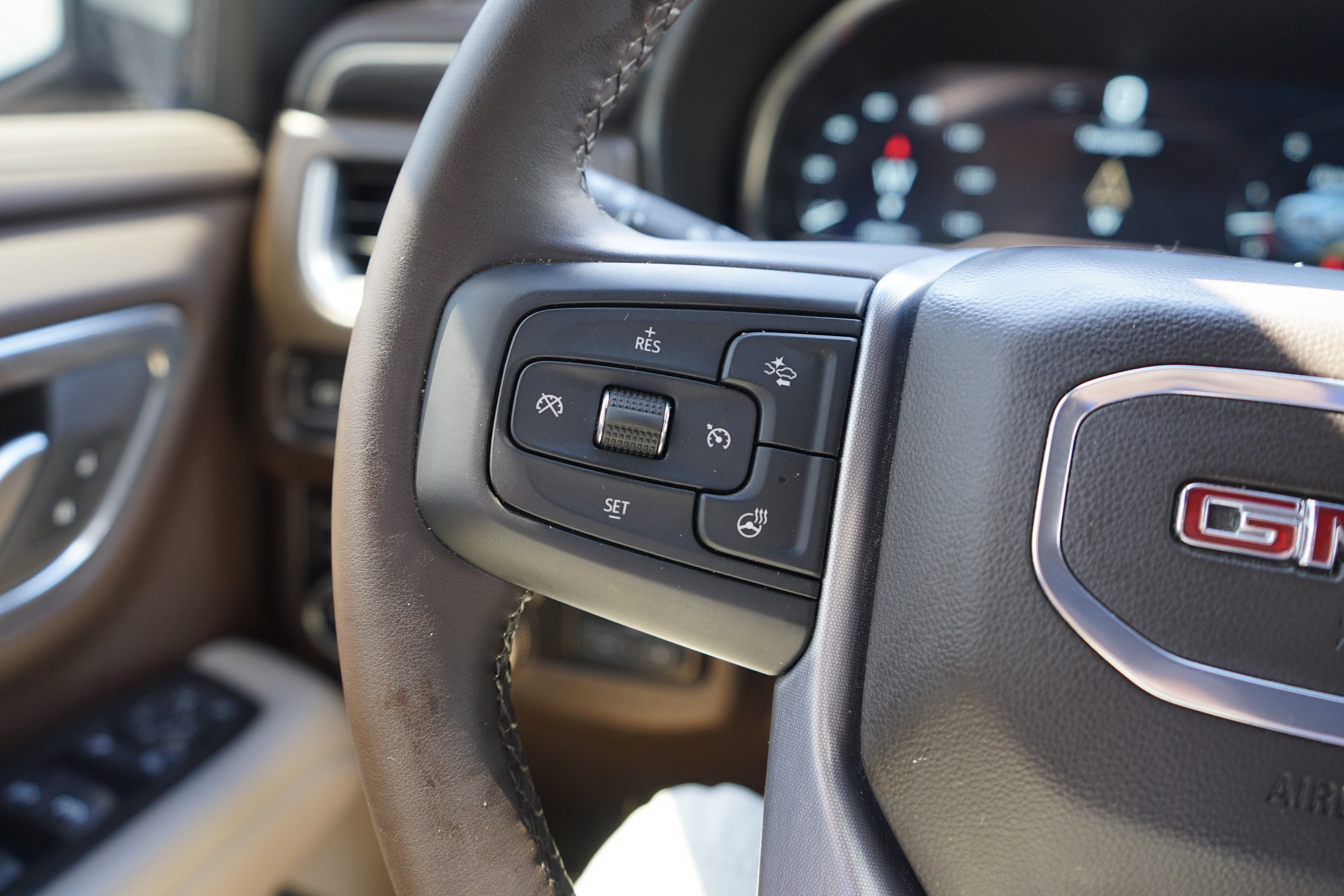 2024 GMC Yukon SLT