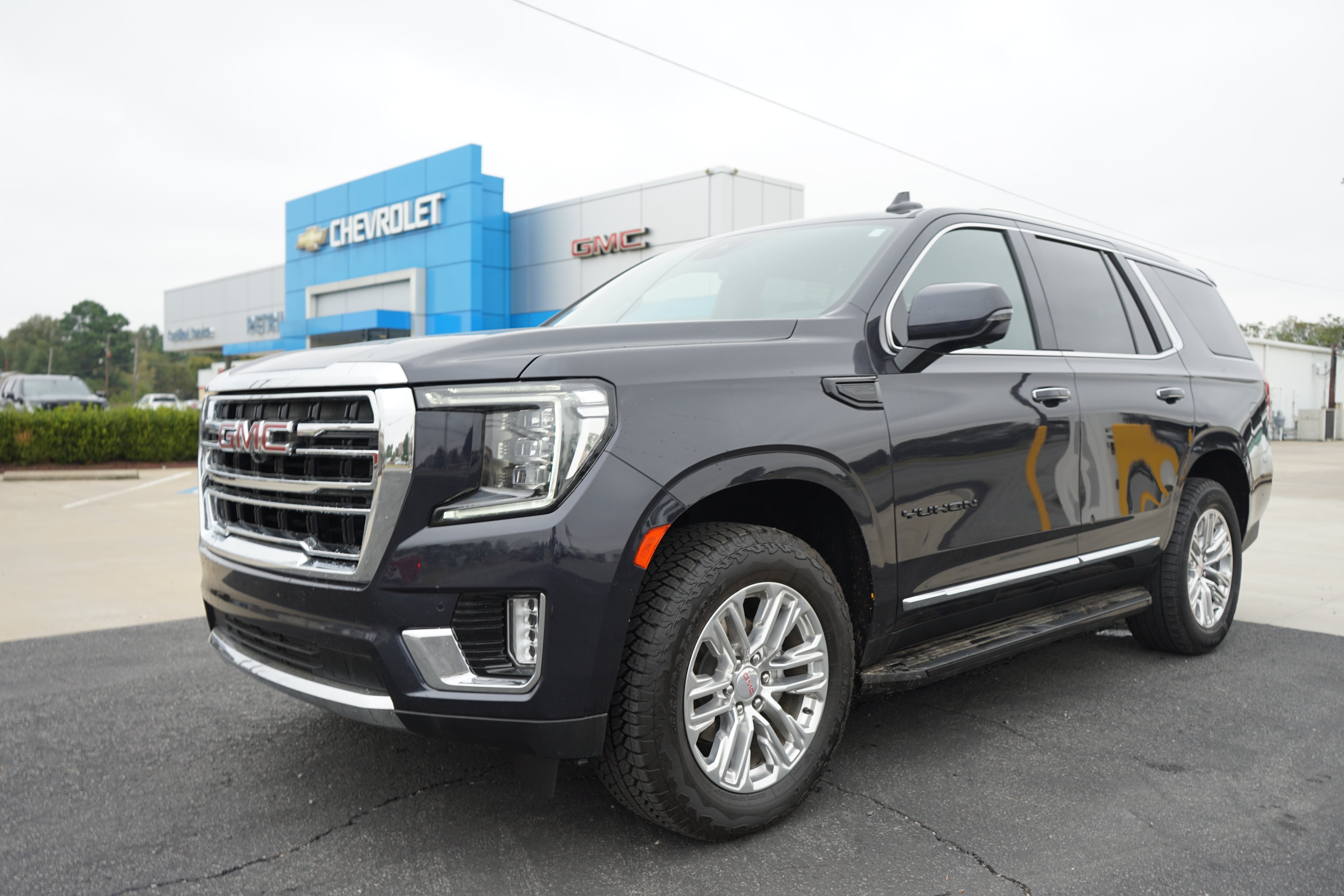 2023 GMC Yukon SLT