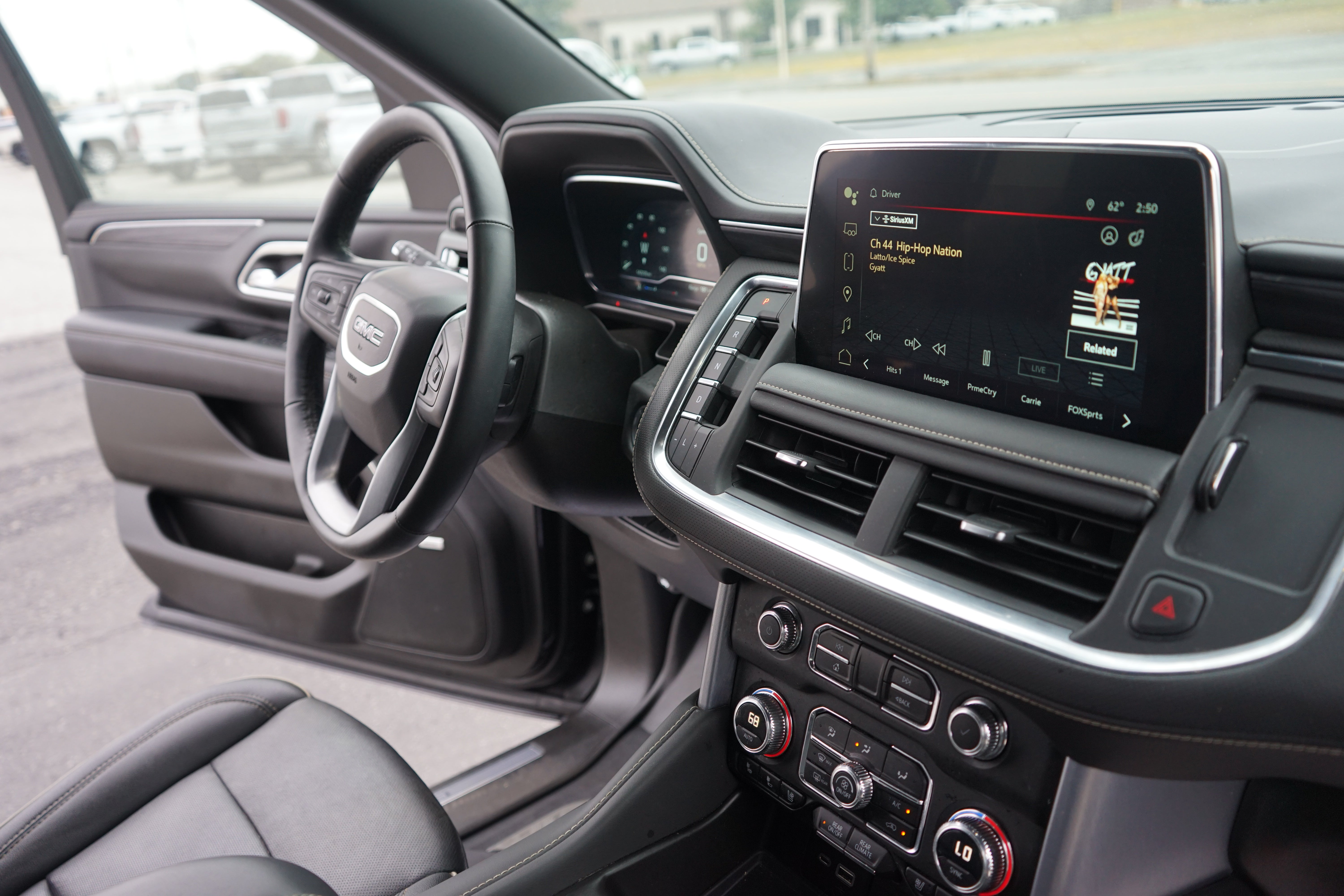 2023 GMC Yukon SLT