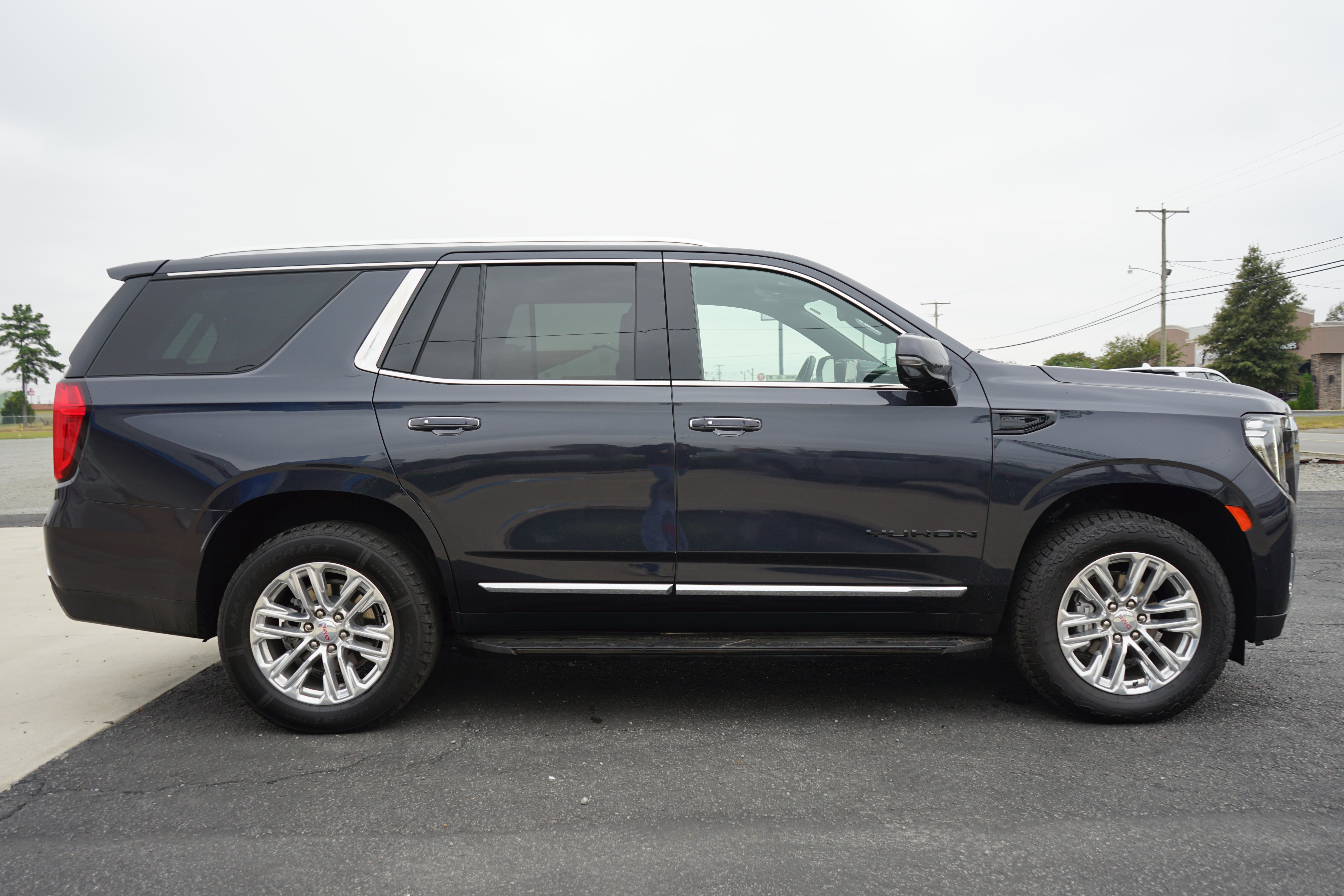 2023 GMC Yukon SLT