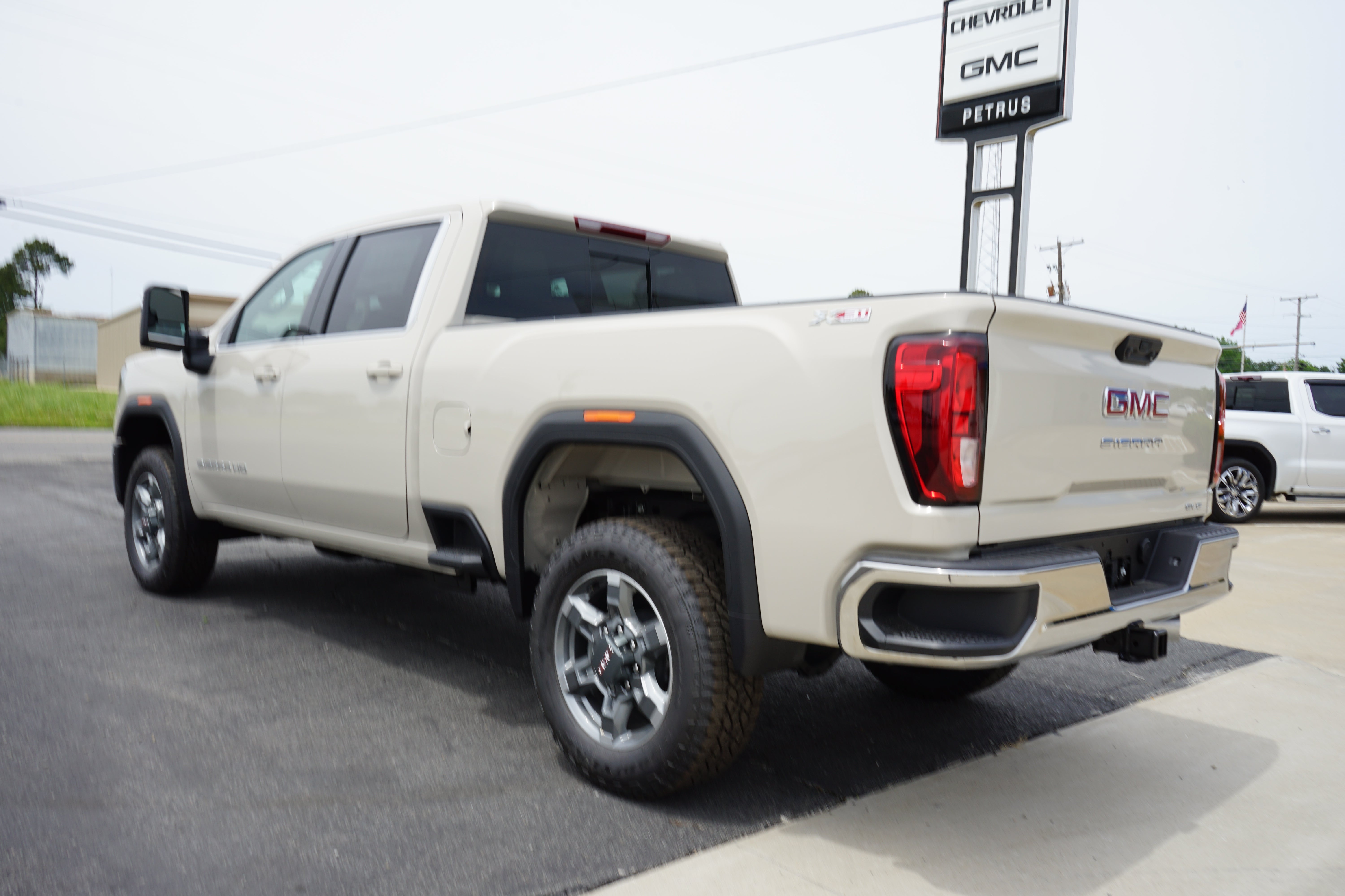 2026 GMC Sierra 2500 HD SLE